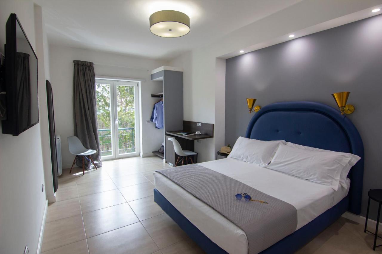 Mako Sorrento Suites Екстериор снимка